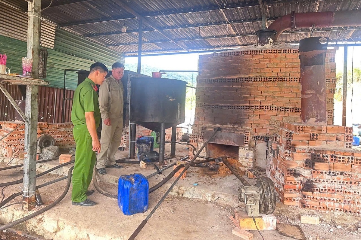 Phát hiện và thu giữ 9.200 lít nhớt thải ở Bình Thuận